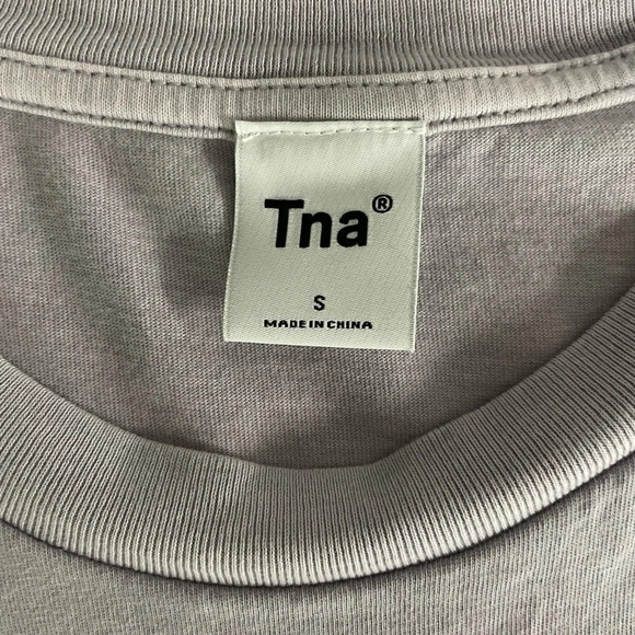 TNA Aritzia Laid Back T-Shirt Small Cropped Classic Fit Crewneck Boxy Lilac - Picture 6 of 10